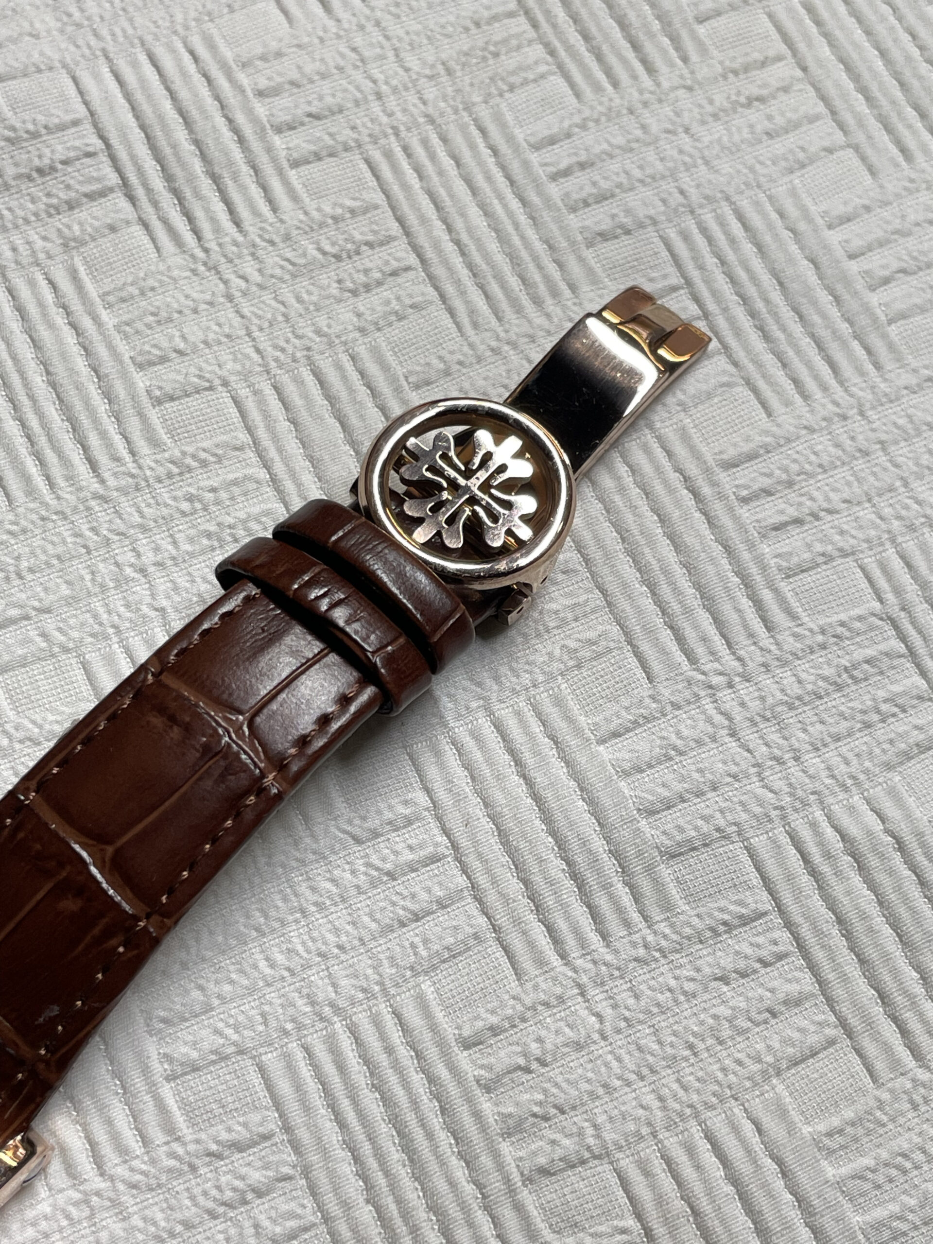 Elegant White Dial Rose Gold Watch with Moonphase – Classic Gentleman Series - Image 4