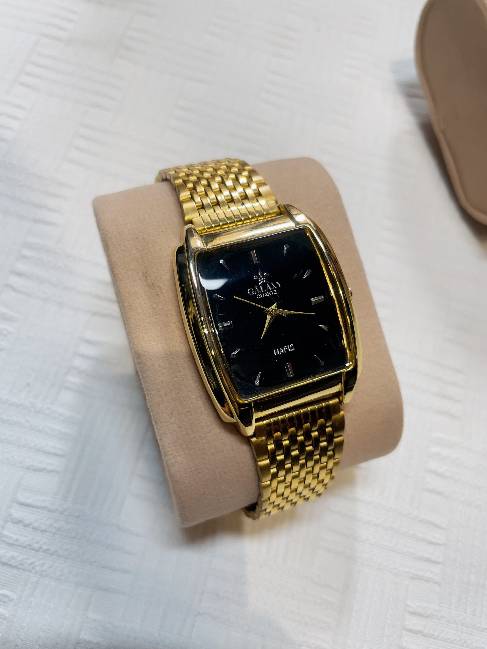 Vantage Old Money Watch For Classic Man – Black Dial Gold Edition