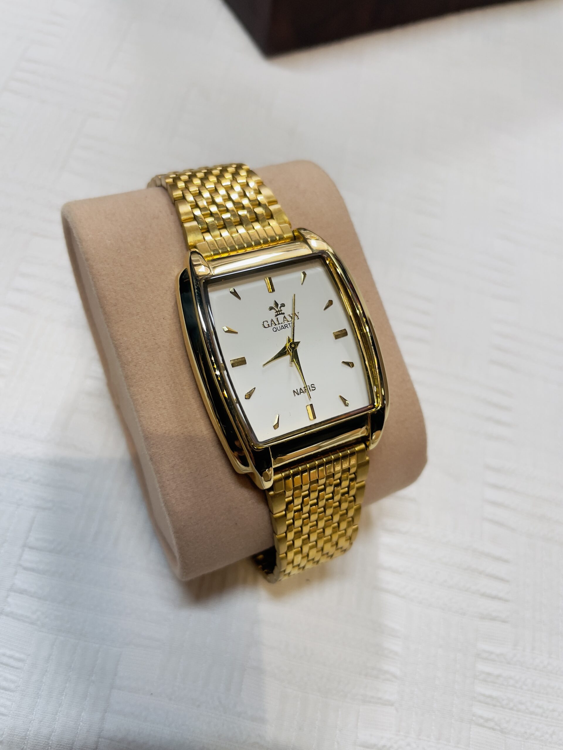 Vantage Old Money Watch For Classic Man – White Dial Gold Edition
